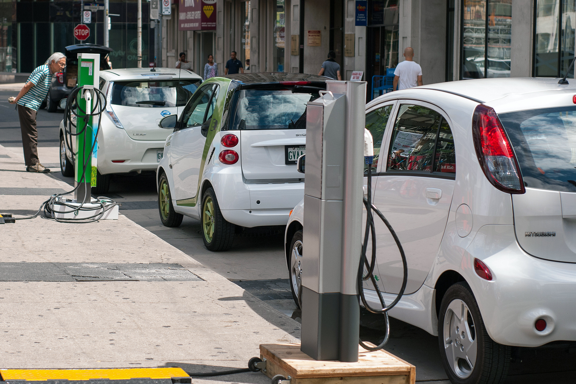 Latest IENE Analysis Focused on Εlectric Mobility at Global and Regional Level